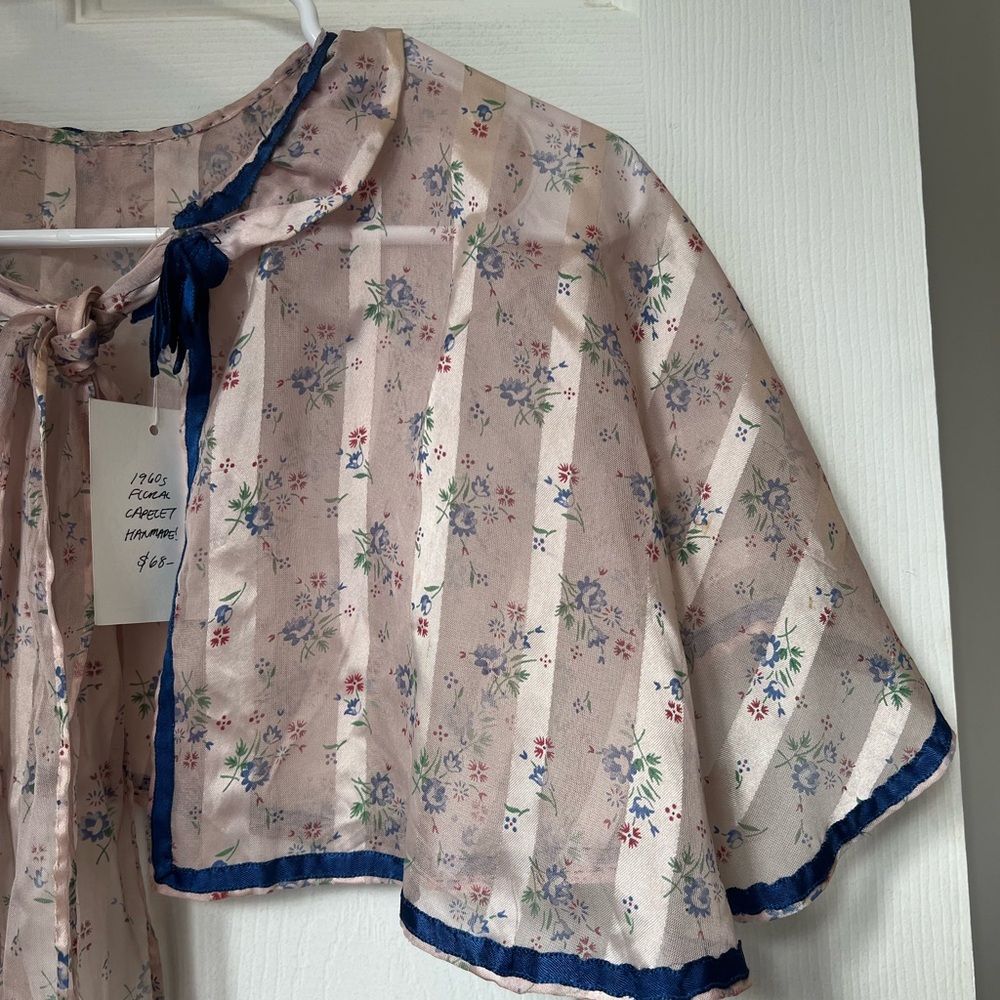 Vintage capelet shawl - 1960s and handmade!